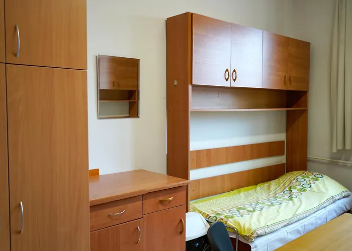 Dom Studencki Talizman ホステル *