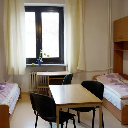 Dom Studencki Talizman ホステル *